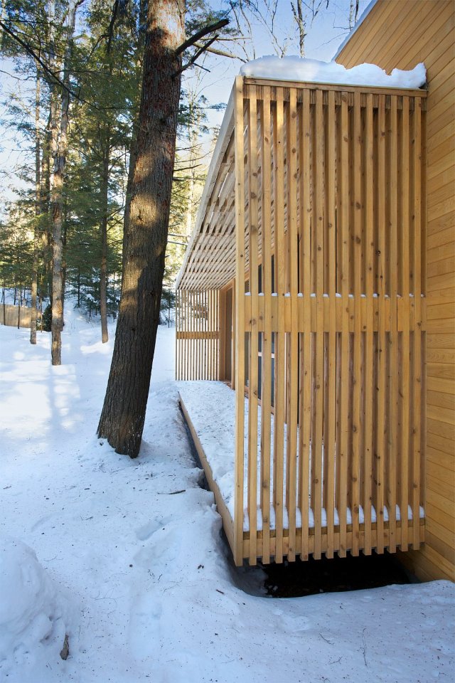 La Luge, a modern ski cabin in Quebec. | www.facebook.com/SmallHouseBliss