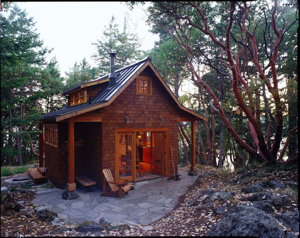 This small cabin in the woods on Orcas Island has a 350 sq ft ground floor plus a sleeping loft. | www.facebook.com/SmallHouseBliss