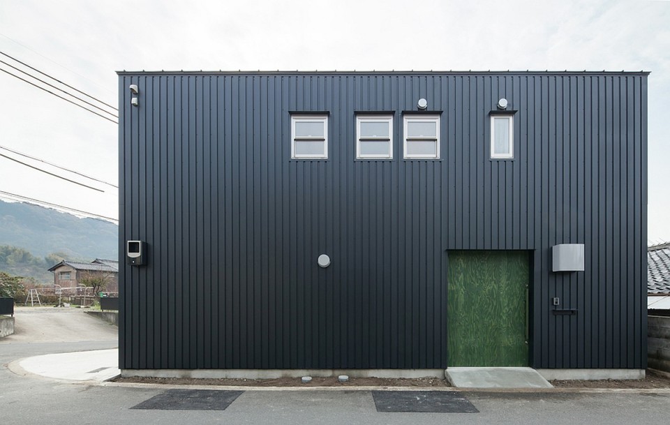 Danchi Hutch by Yoshihiro Yamamoto Architects | www.facebook.com/SmallHouseBliss