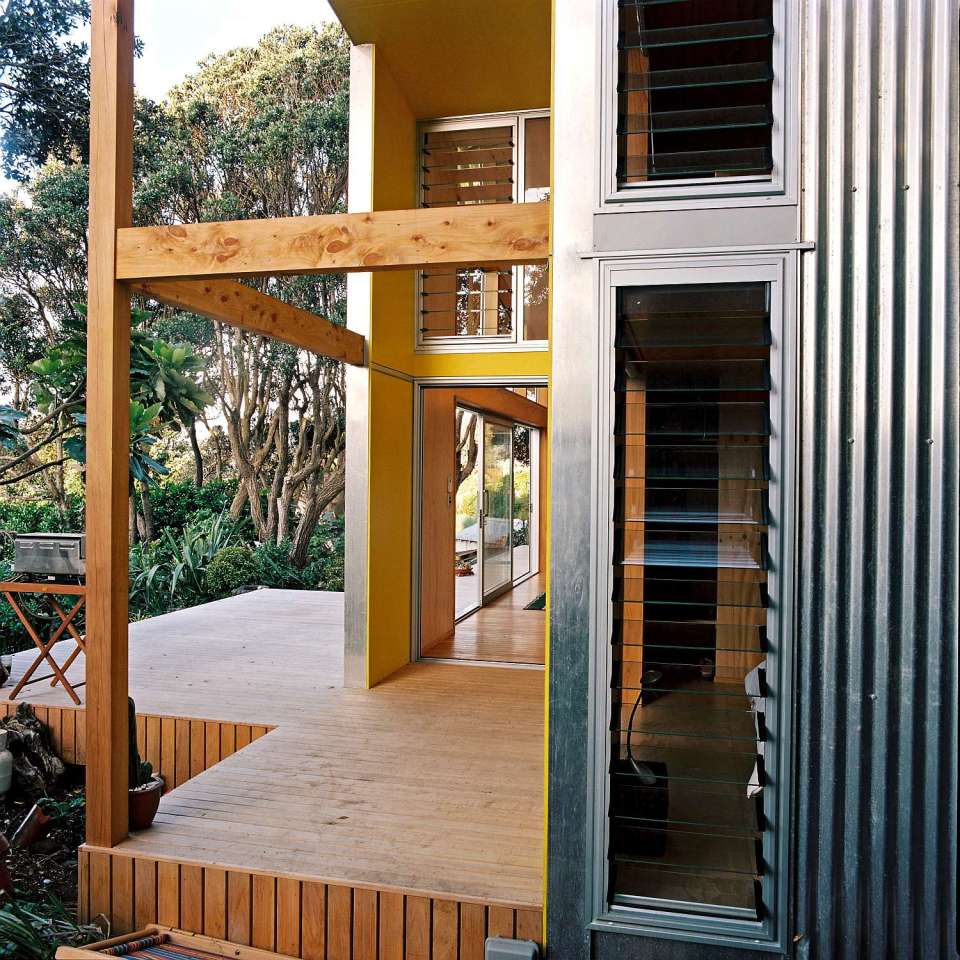This "bach" (a simple, inexpensive vacation house) for a New Zealand family has 4 bedrooms in 1,507 sq ft. Designed by architects Bonnifait + Giesen, Atelierworkshop. | www.facebook.com/SmallHouseBliss